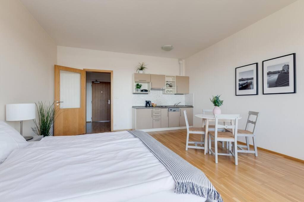 Jt'S Apartments Korunni Str. 布拉格 外观 照片