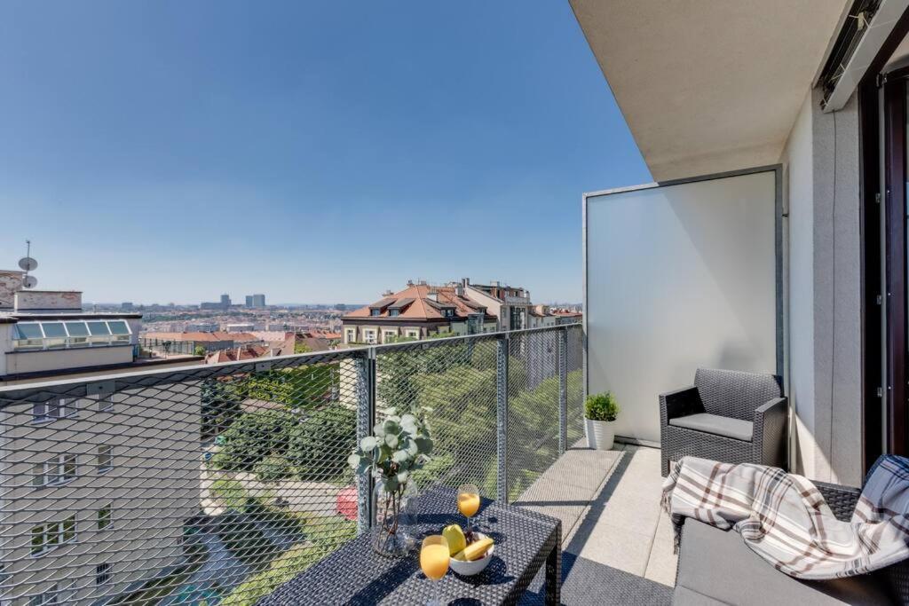 Jt'S Apartments Korunni Str. 布拉格 外观 照片