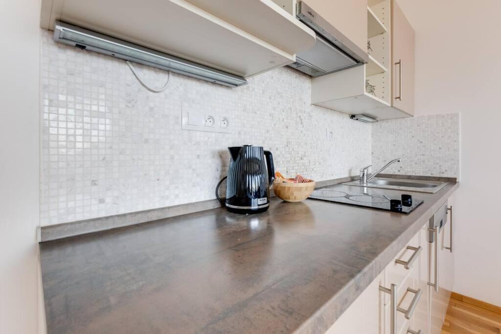 Jt'S Apartments Korunni Str. 布拉格 外观 照片